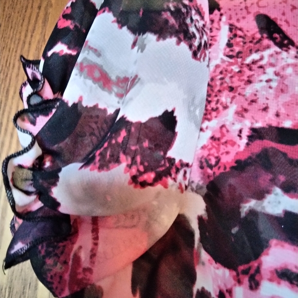 Short ruffled sheer top with tie front in black, pink and gray.  New with tags - Picture 4 of 5